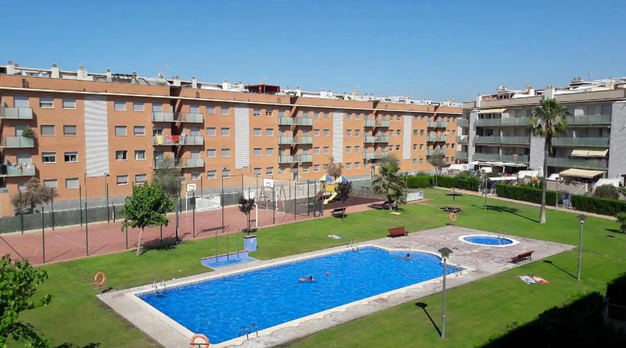 Riu - Apartamento En Primera Linea De Mar Con Piscina Cubelles Exterior foto