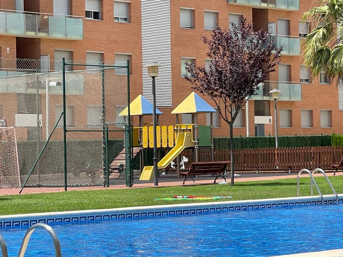 Riu - Apartamento En Primera Linea De Mar Con Piscina Cubelles Exterior foto